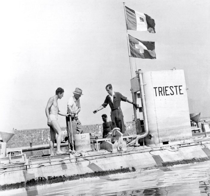 Batiscafo Trieste a Ponza 1953 - 1 Batiscafo Trieste a Ponza 1953