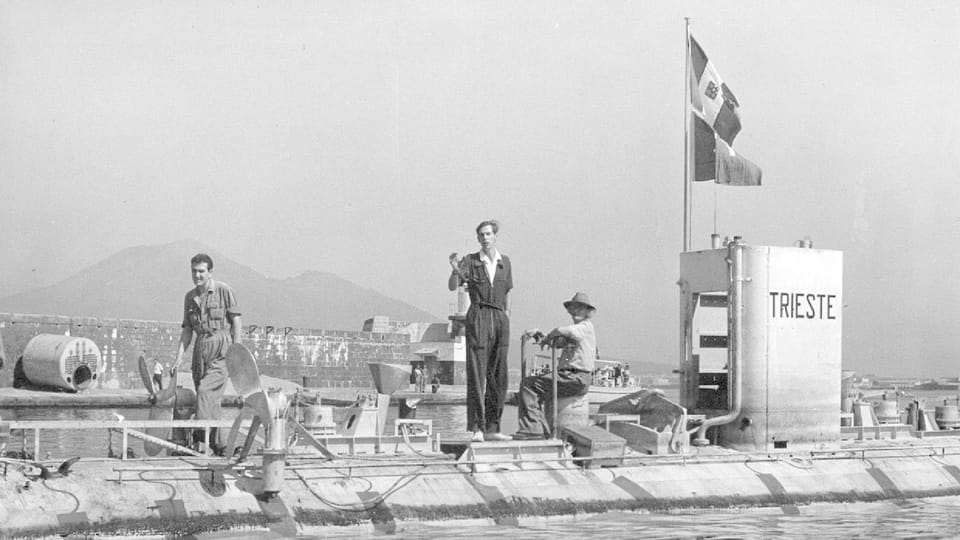 Batiscafo Trieste a Ponza 1953 - 2 Batiscafo Trieste a Ponza 1953