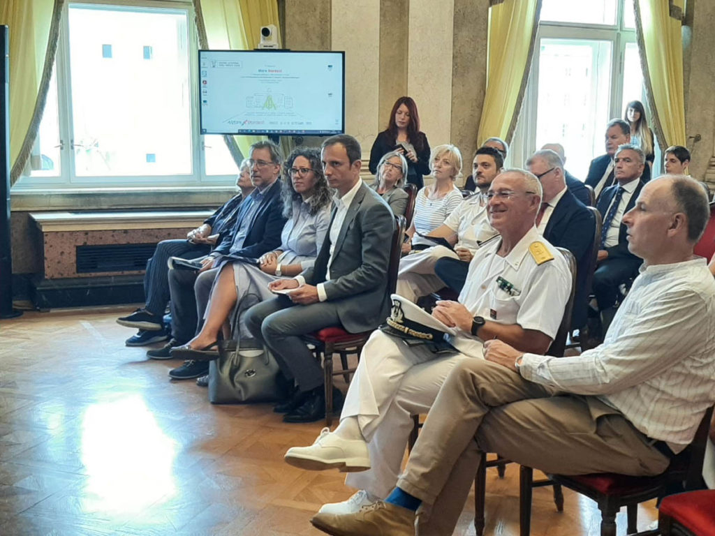 Rick Stanton nella sala della Presidenza della Regione Friuli Venezia Giulia, durante la cerimonia di Conferimento del Tridente d'Oro.