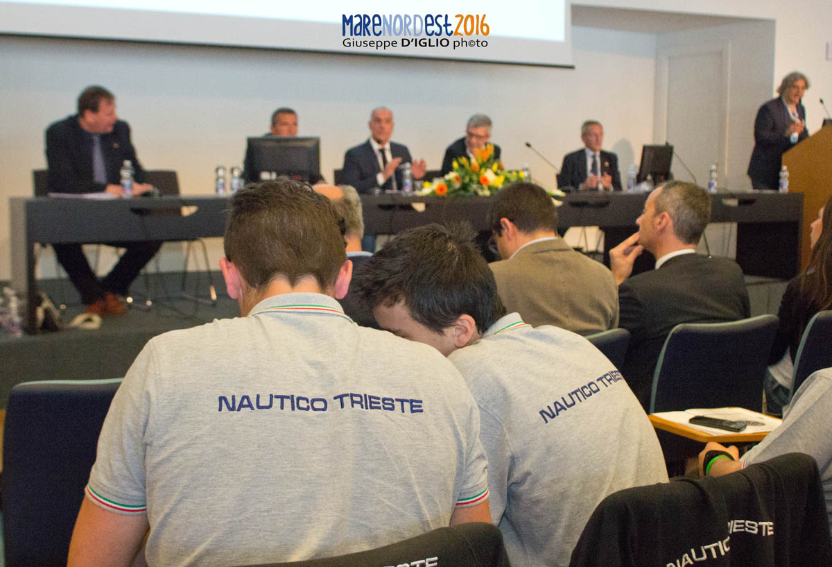 Studenti del I.S.I.S. Nautico "Tomaso di Savoia Duca di Genova" di Trieste in occasione di Mare Nordest 2016