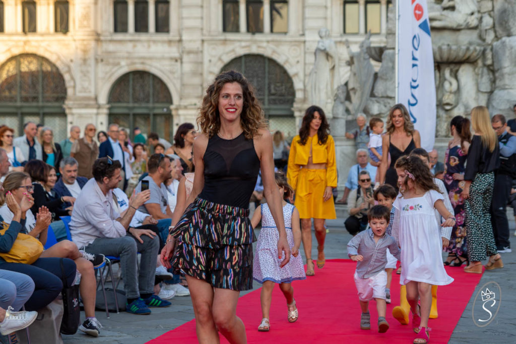 La designer Manuela Valta, esperta in cultura sostenibile nella moda, che con il suo marchio The Casual Twinkle ha vestito donne e bambini.