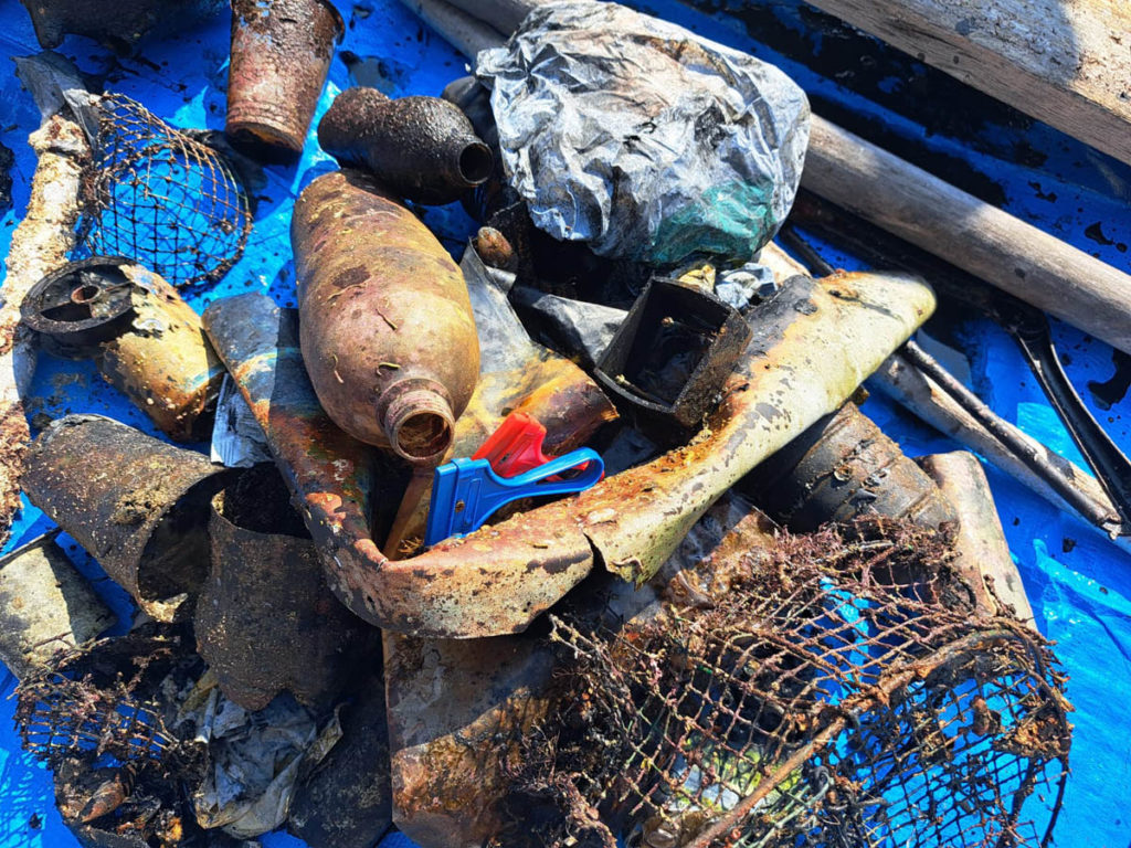 Parte del bottino recuperato durante la pulizia fondali presso Società Nautica e di Pesca Sportiva "Sacheta" A.S.D - 2023