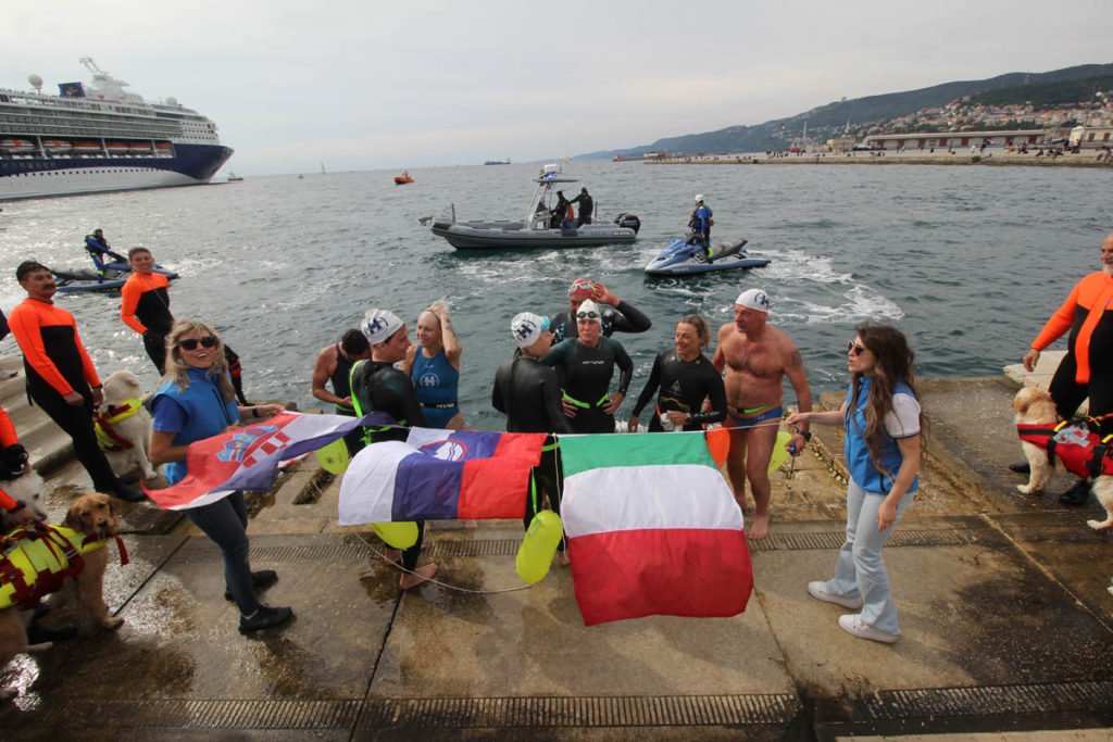 Arrivo alla Scala Reale della Seconda edizione della Traversata delle Tre Nazioni 2025.